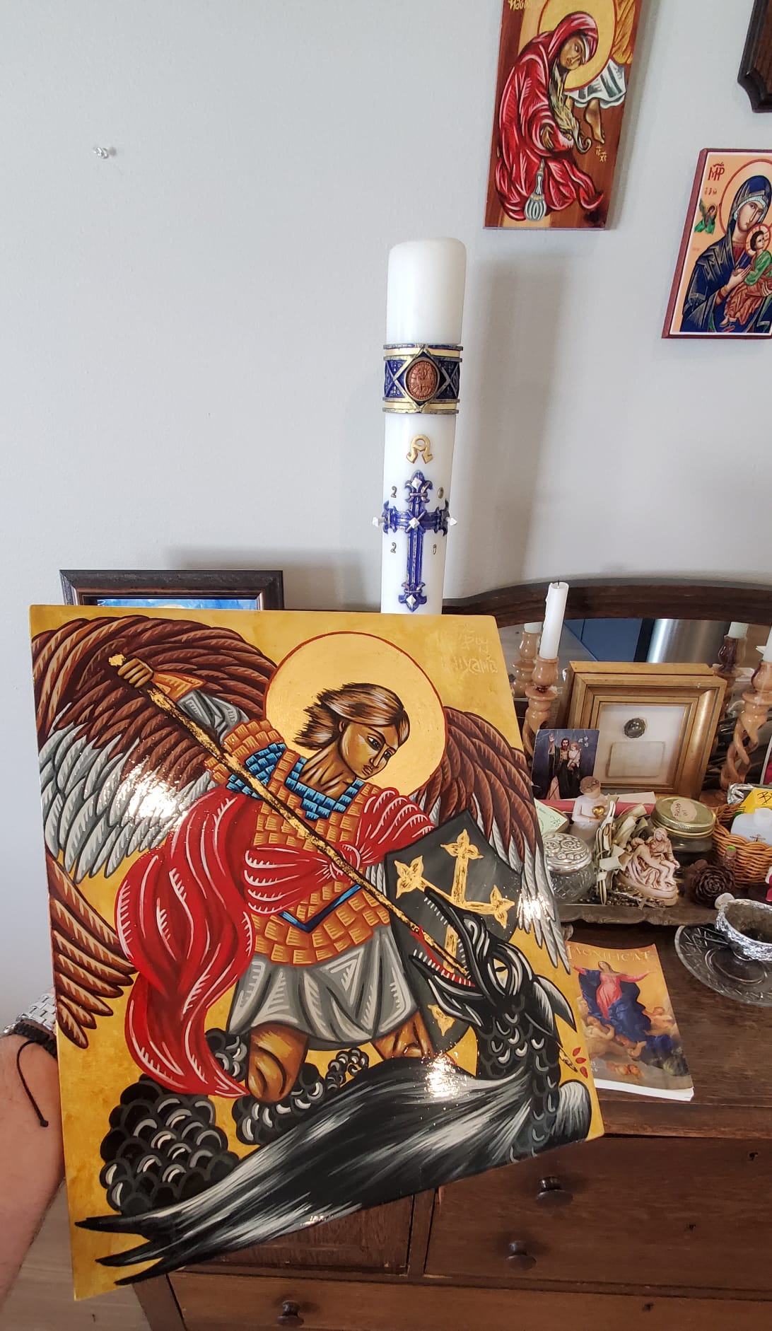 Custom Handwritten Icon (trim & halo in gold)